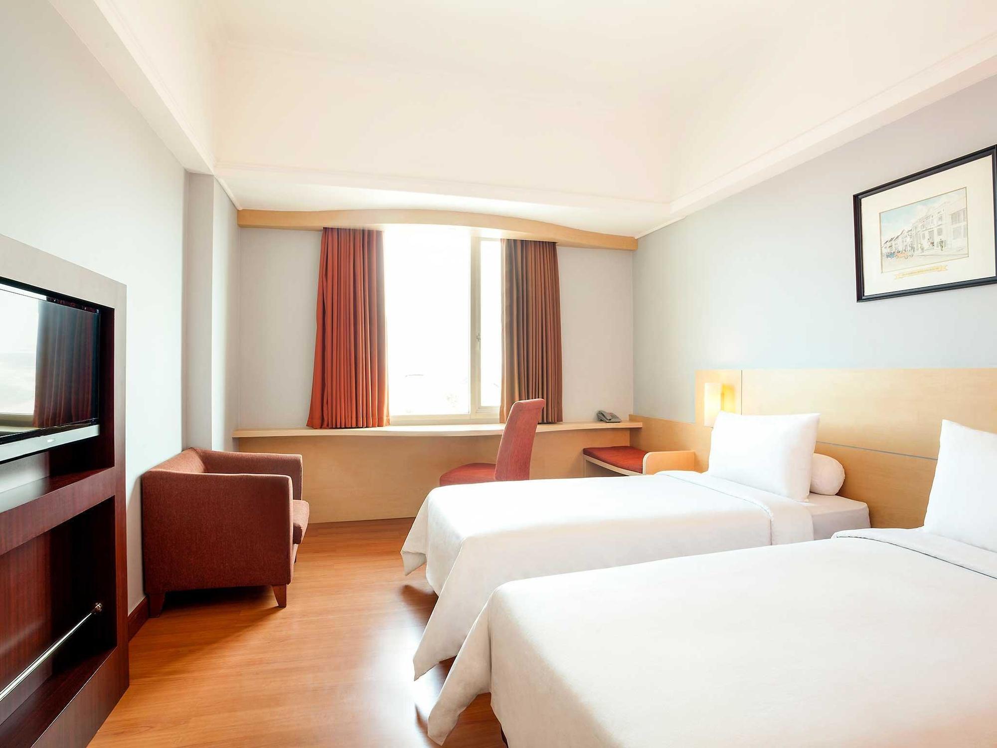 Arcadia Surabaya Hotel Exterior photo