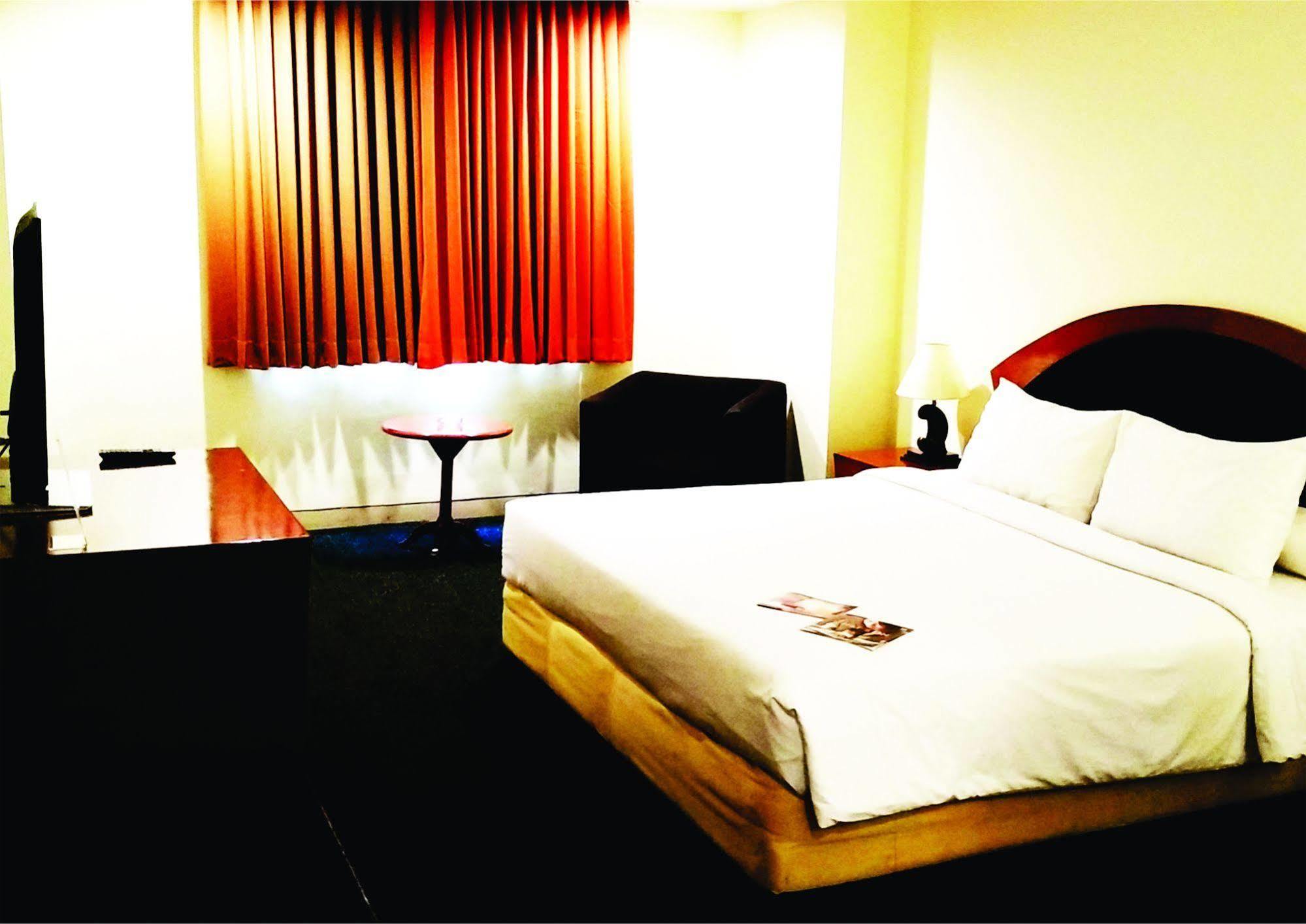 Arcadia Surabaya Hotel Exterior photo