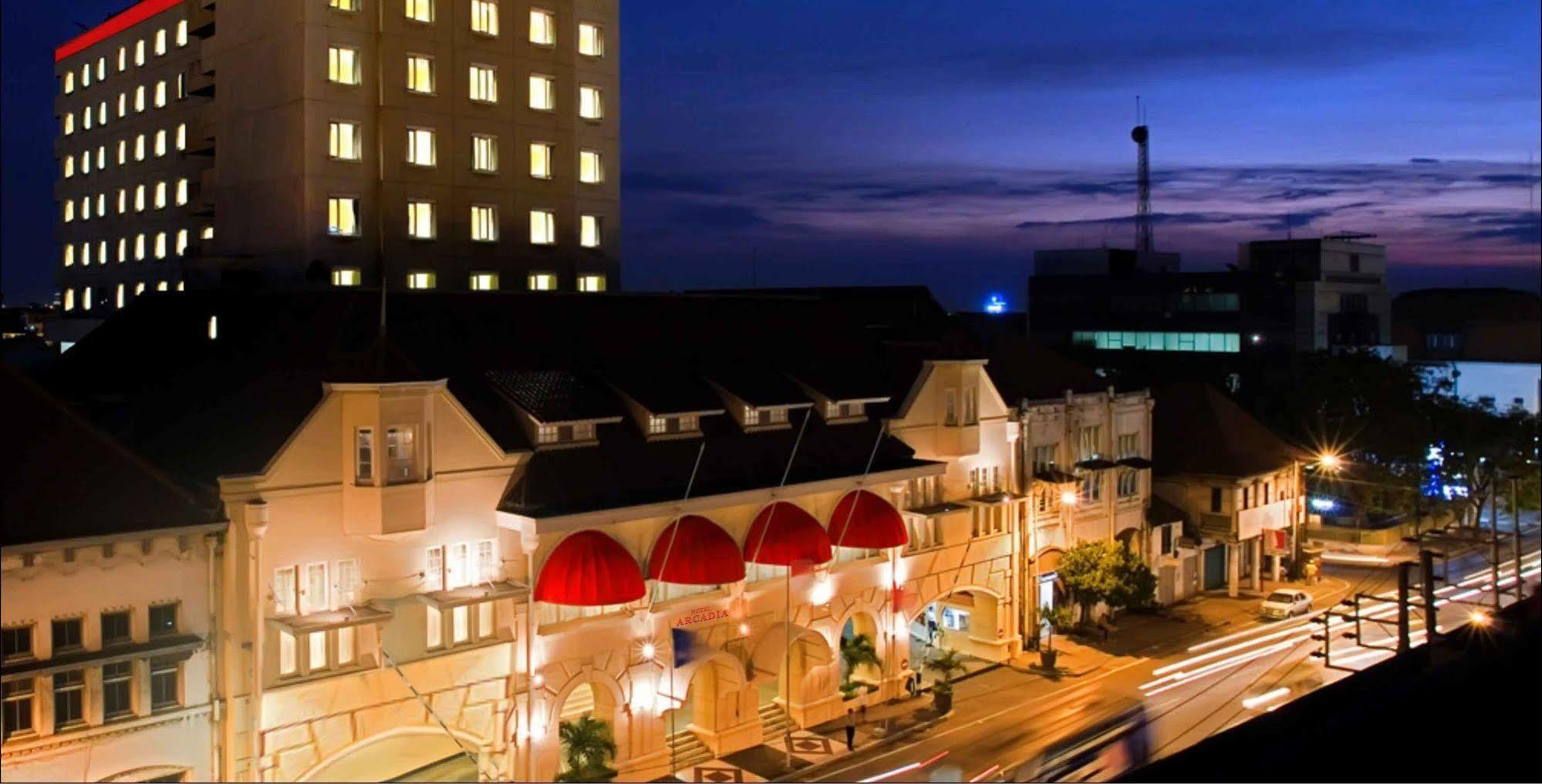 Arcadia Surabaya Hotel Exterior photo