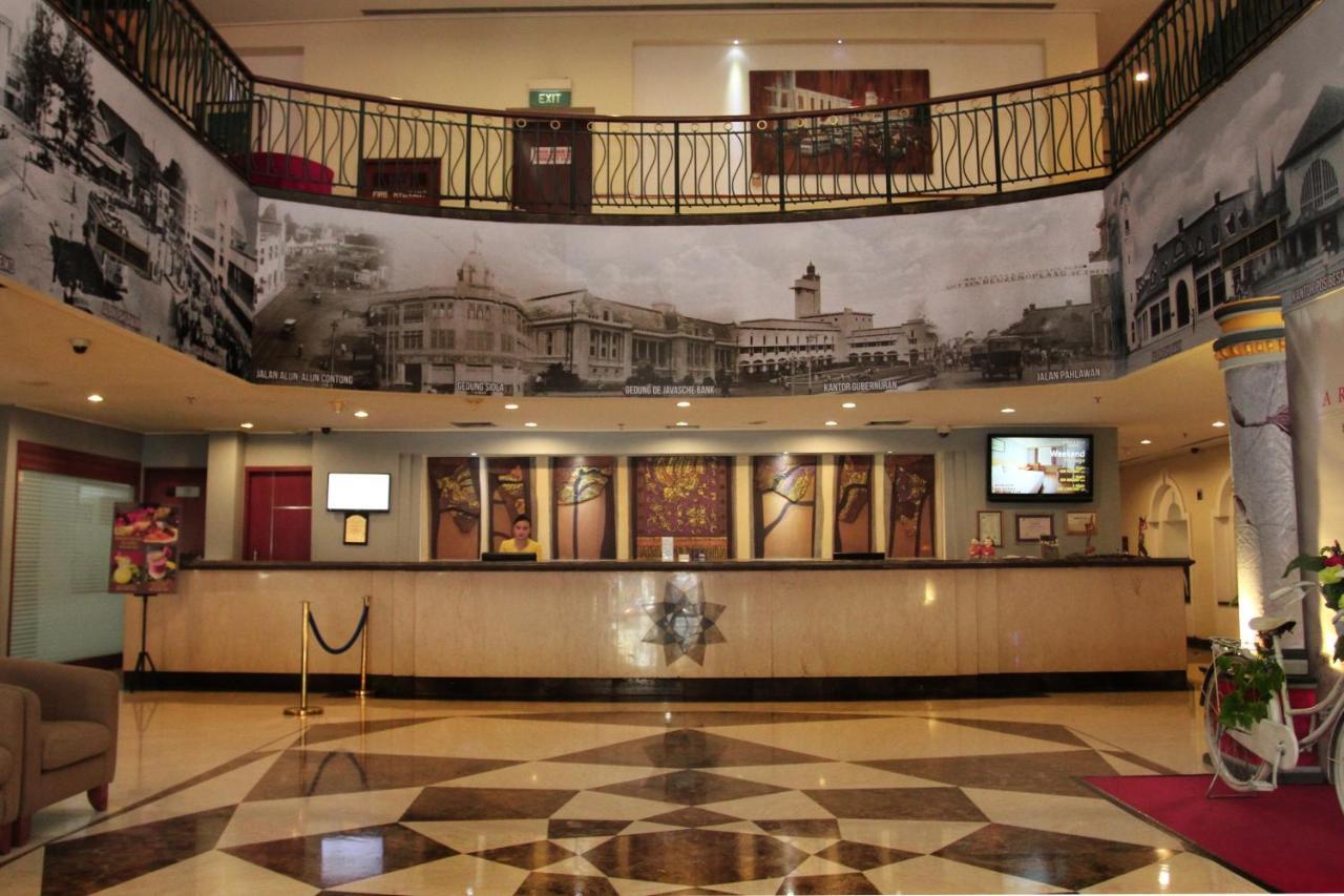 Arcadia Surabaya Hotel Exterior photo